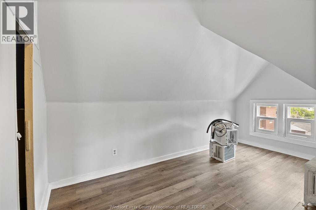 374 Campbell, Windsor — photograph 3