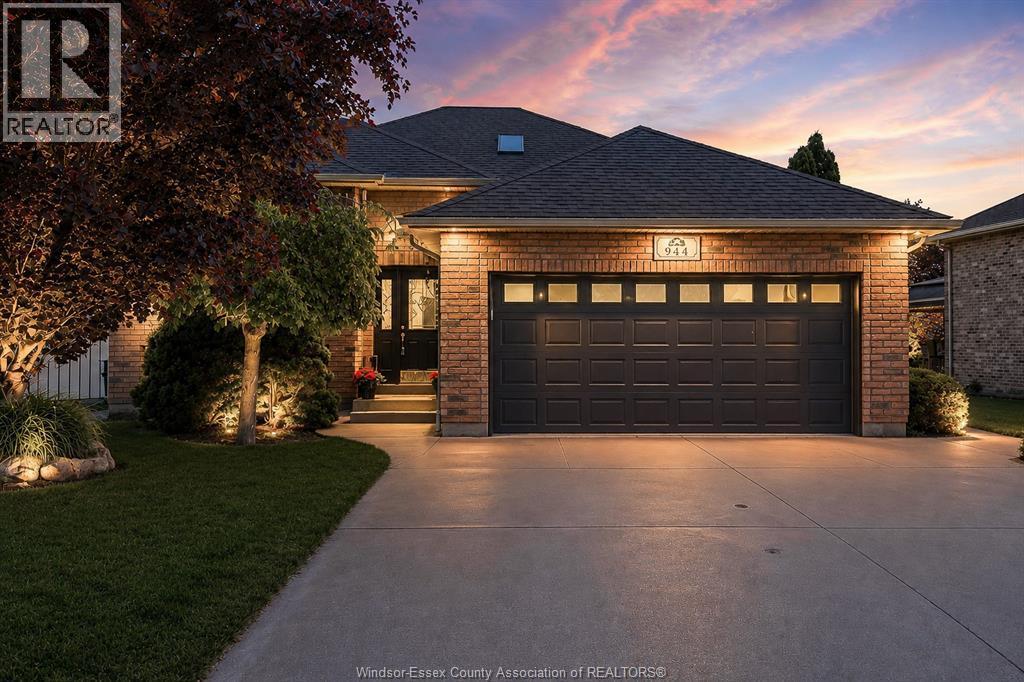 Single Family — 944 Imperial Crescent, Windsor, Ontario