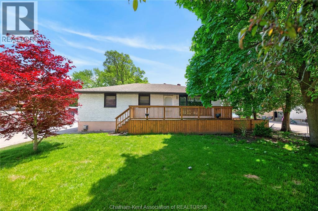 Single Family — 944 McNaughton Avenue, Chatham, Ontario