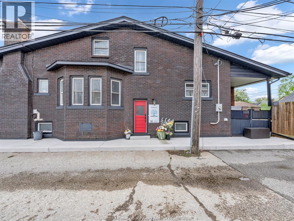 1029 Parent #LOWER UNIT, Windsor — photograph 3