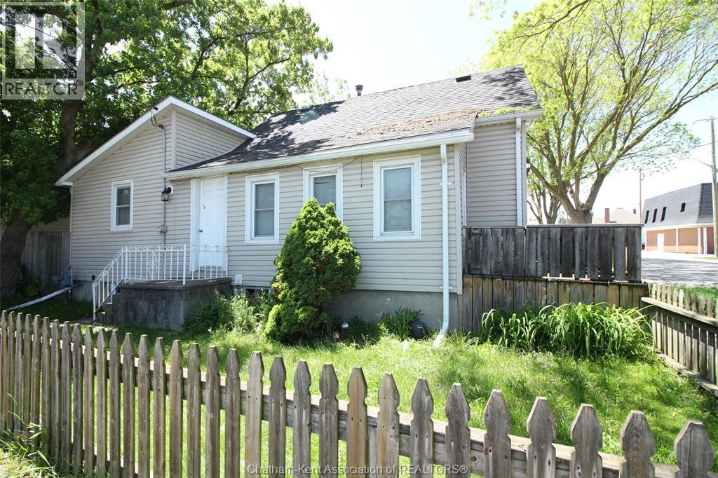 175 Davis Street, Sarnia — photograph 3