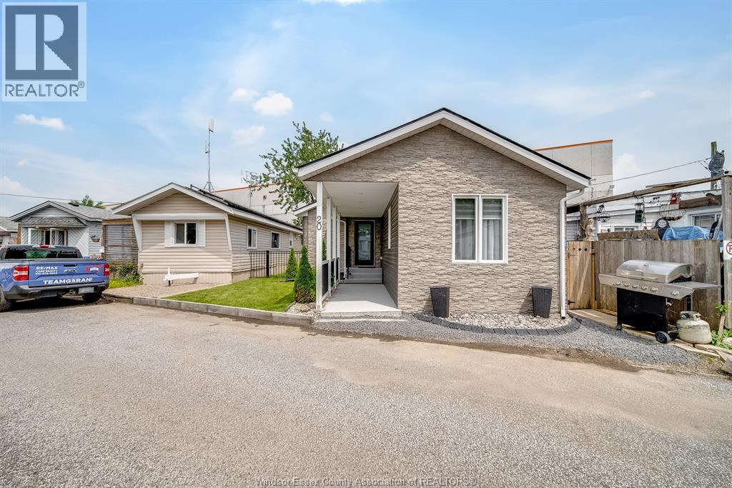 20 Bonita Avenue, Windsor — photograph 3