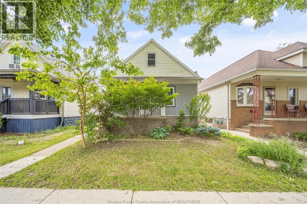 1153 Gladstone Avenue, Windsor — primary photograph