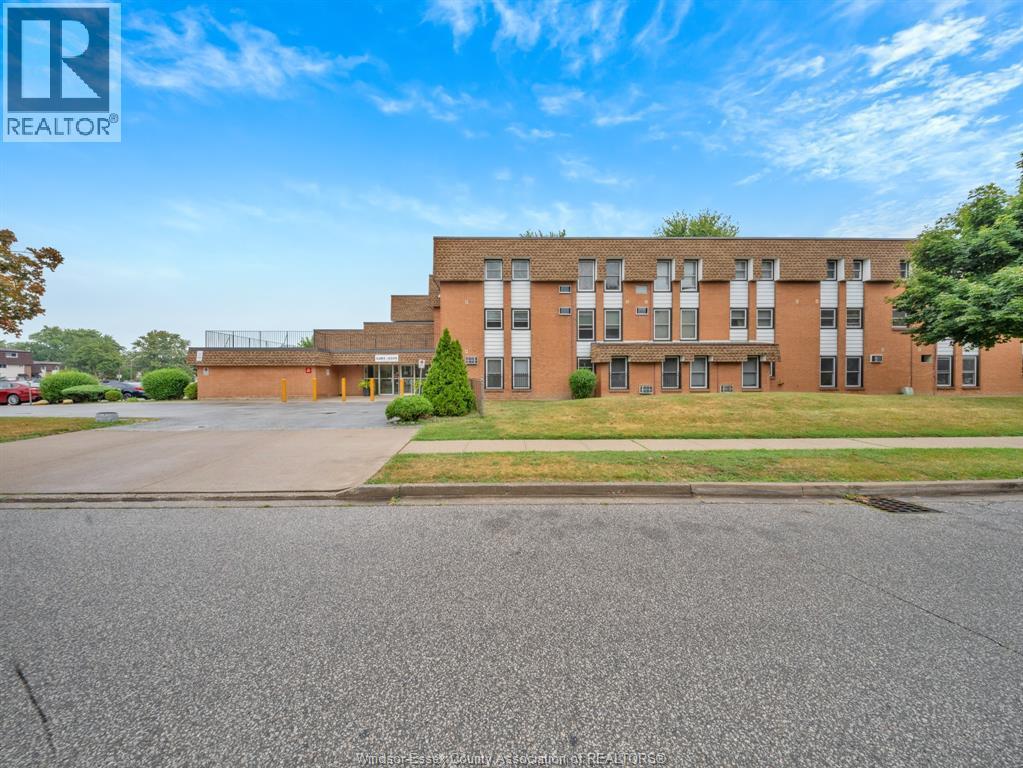 6211 Thornberry Crescent #250, Windsor — primary photograph