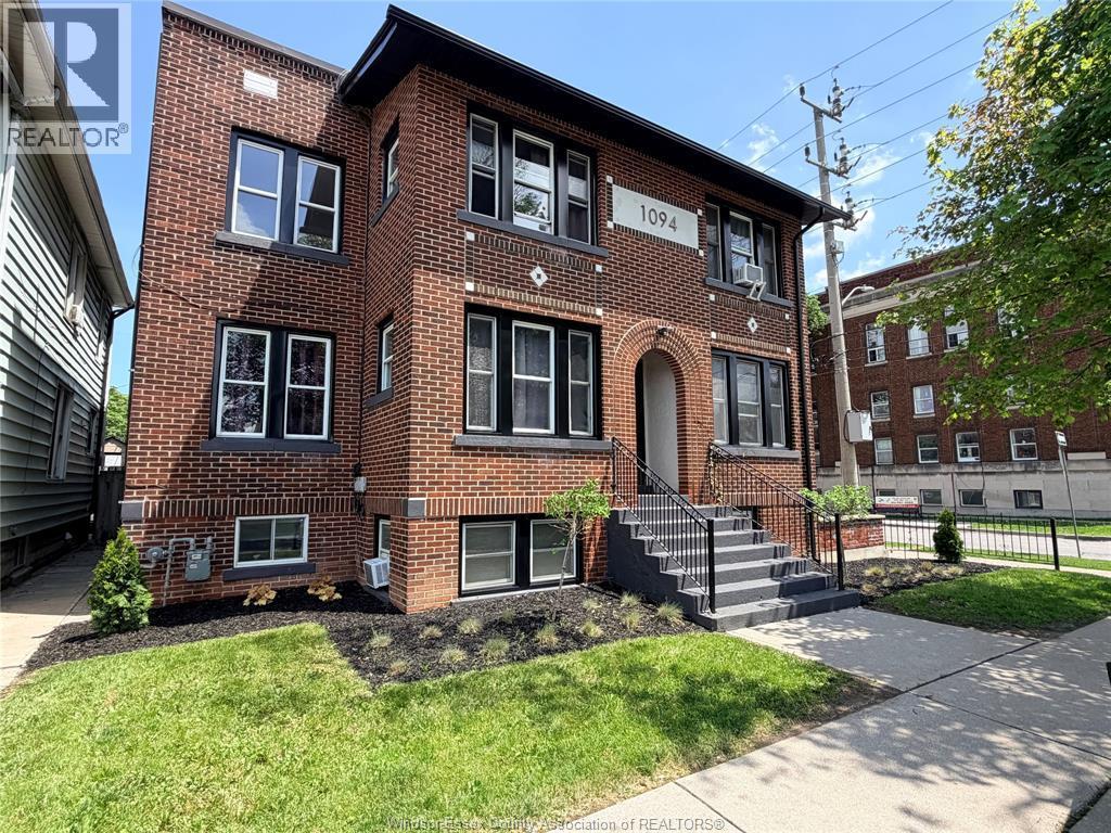 1094 Lincoln Road, Windsor — primary photograph
