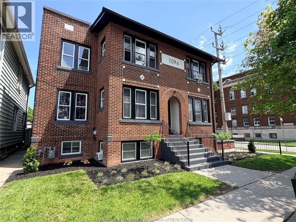 1094 Lincoln Road, Windsor — primary photograph