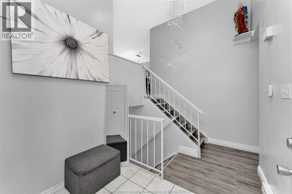 8245 Enfield Place, Windsor — photograph 3
