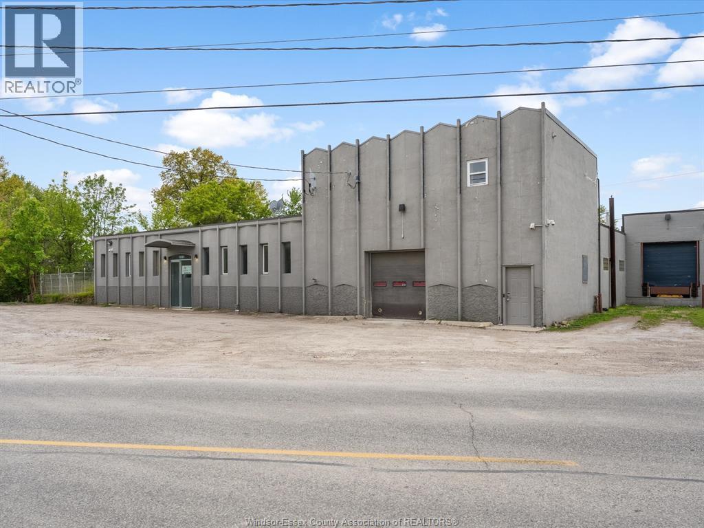 1801 South Cameron Boulevard, Windsor — photograph 2