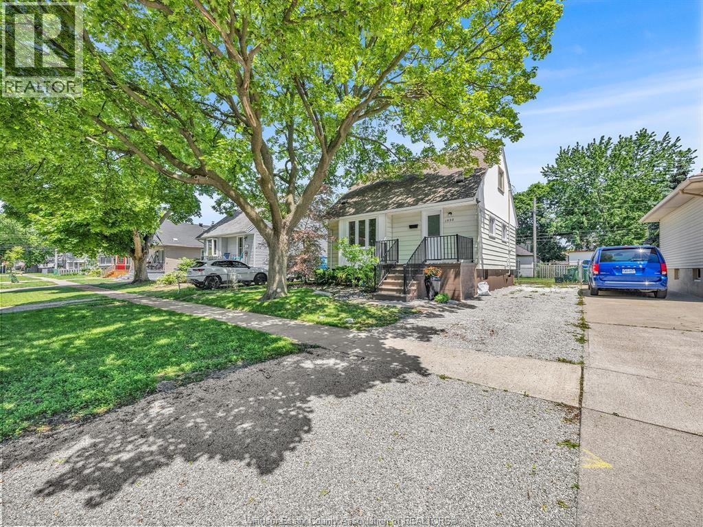 1532 Tourangeau Road, Windsor — photograph 2
