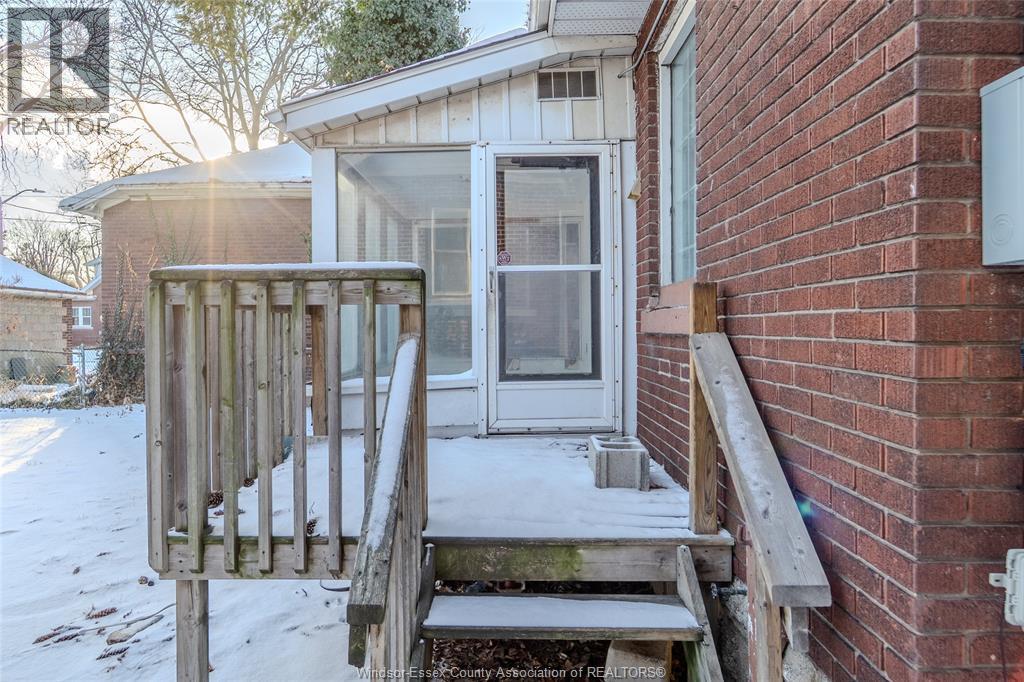 2973 Peter, Windsor — photograph 3