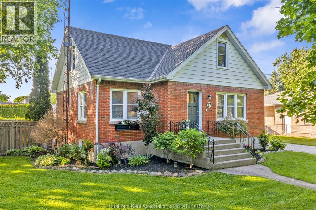 4-bedroom Single Family at 27 Jackson Drive, Chatham — photograph 3