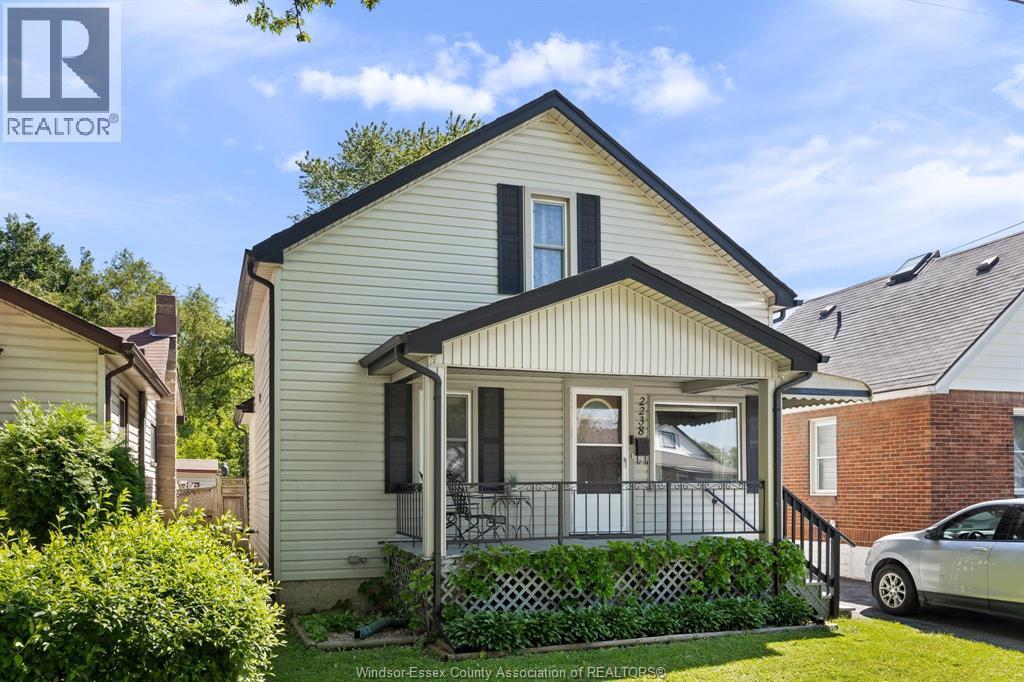2238 Charl Avenue, Windsor — photograph 2