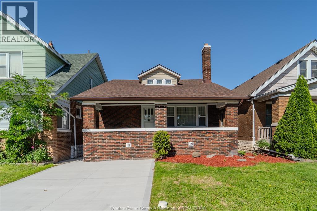 1422 Elsmere Avenue, Windsor — photograph 2