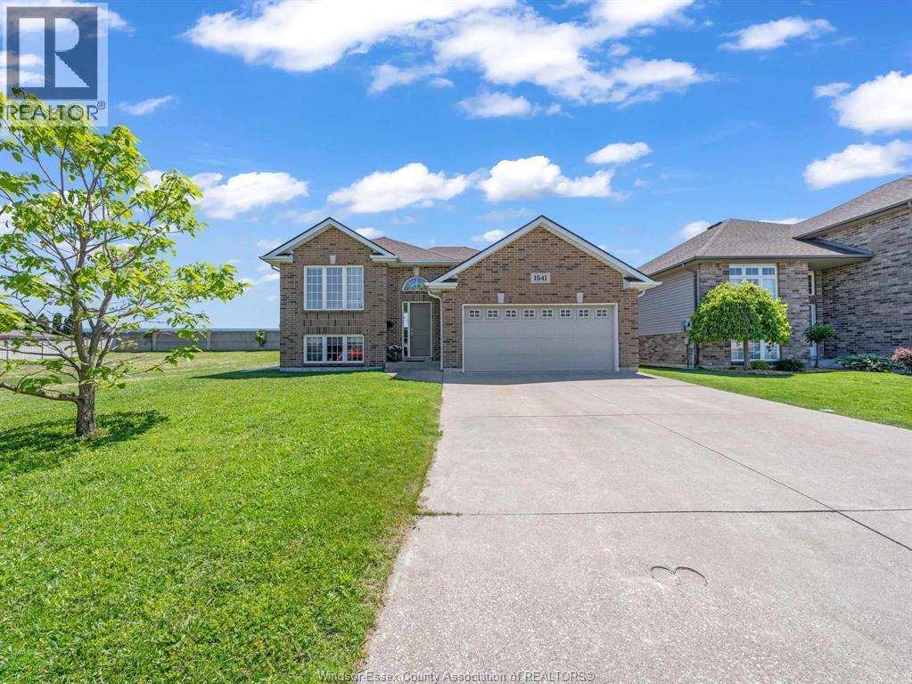 1541 Heatherglen Drive, Tecumseh — photograph 2