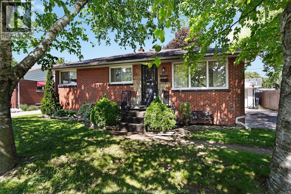 3668 McKay, Windsor — photograph 3