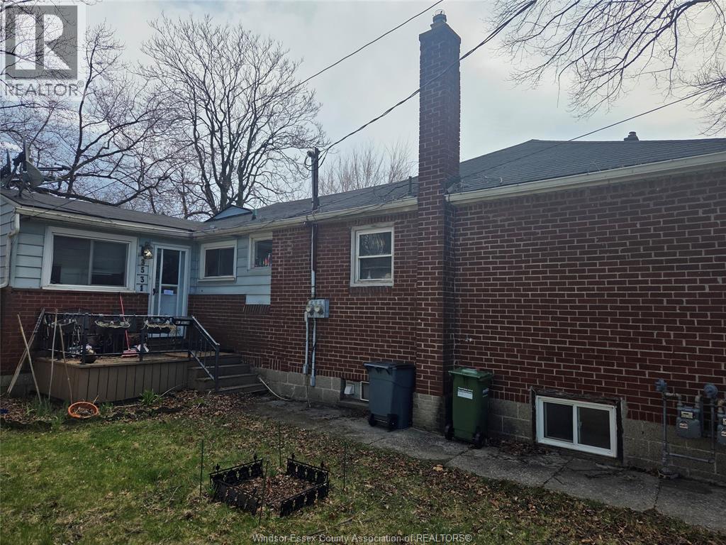 3531 Peter Street, Windsor — photograph 2