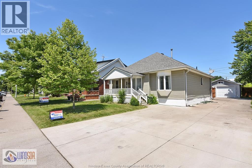 1628 Moy Avenue, Windsor — photograph 2