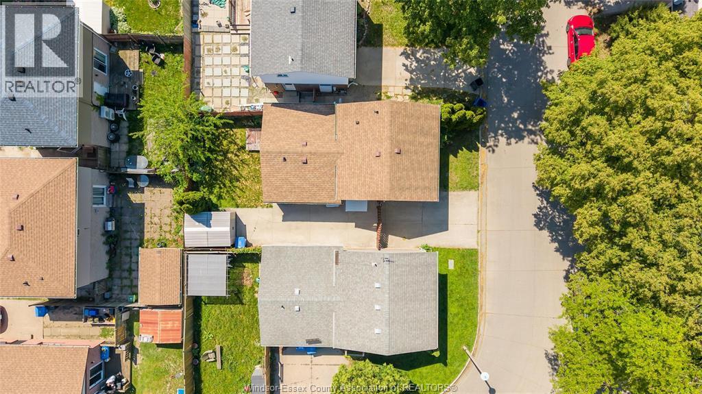 1229 Arncliffe, Windsor — photograph 3