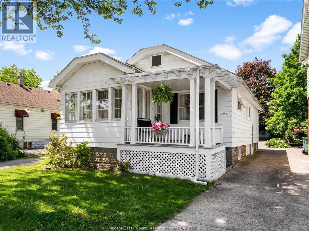 1025 Campbell Avenue, Windsor — photograph 2