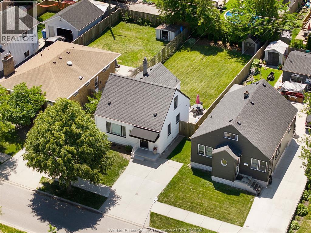 1071 Fairview Boulevard, Windsor — photograph 2