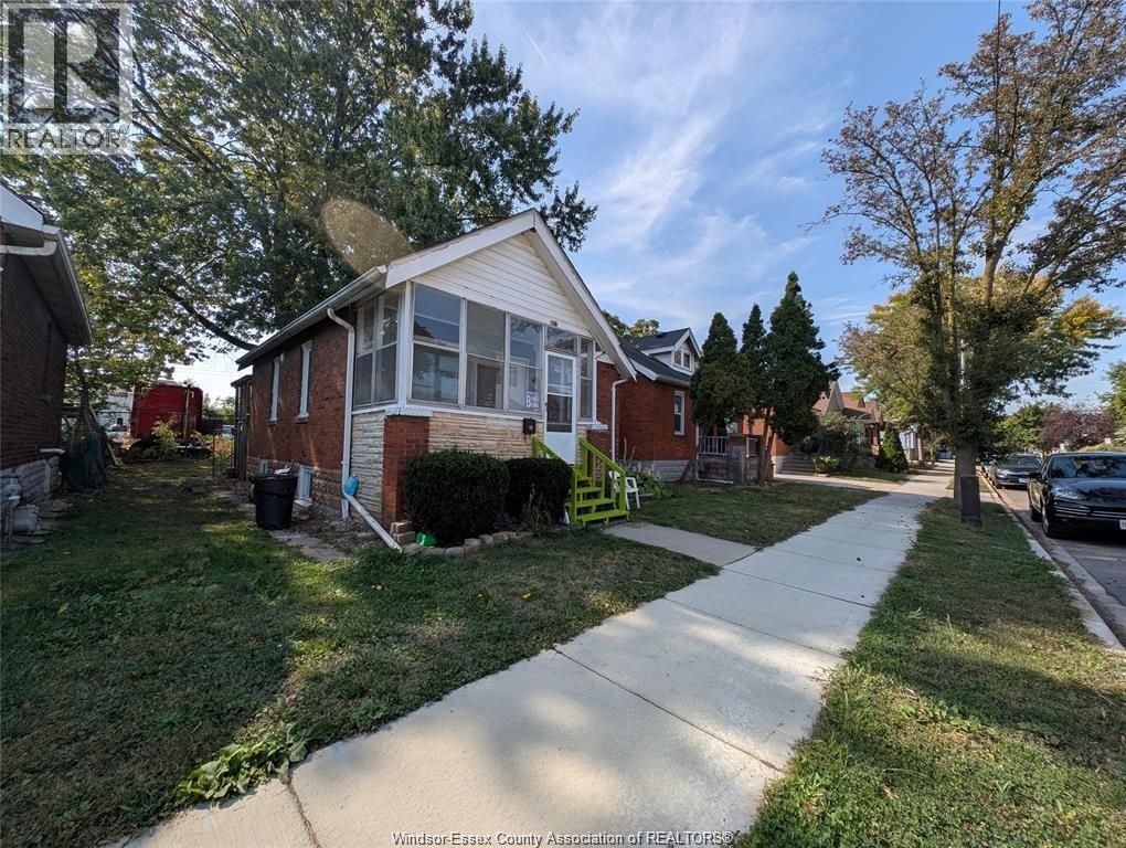 1781 Rooney Street, Windsor — photograph 2