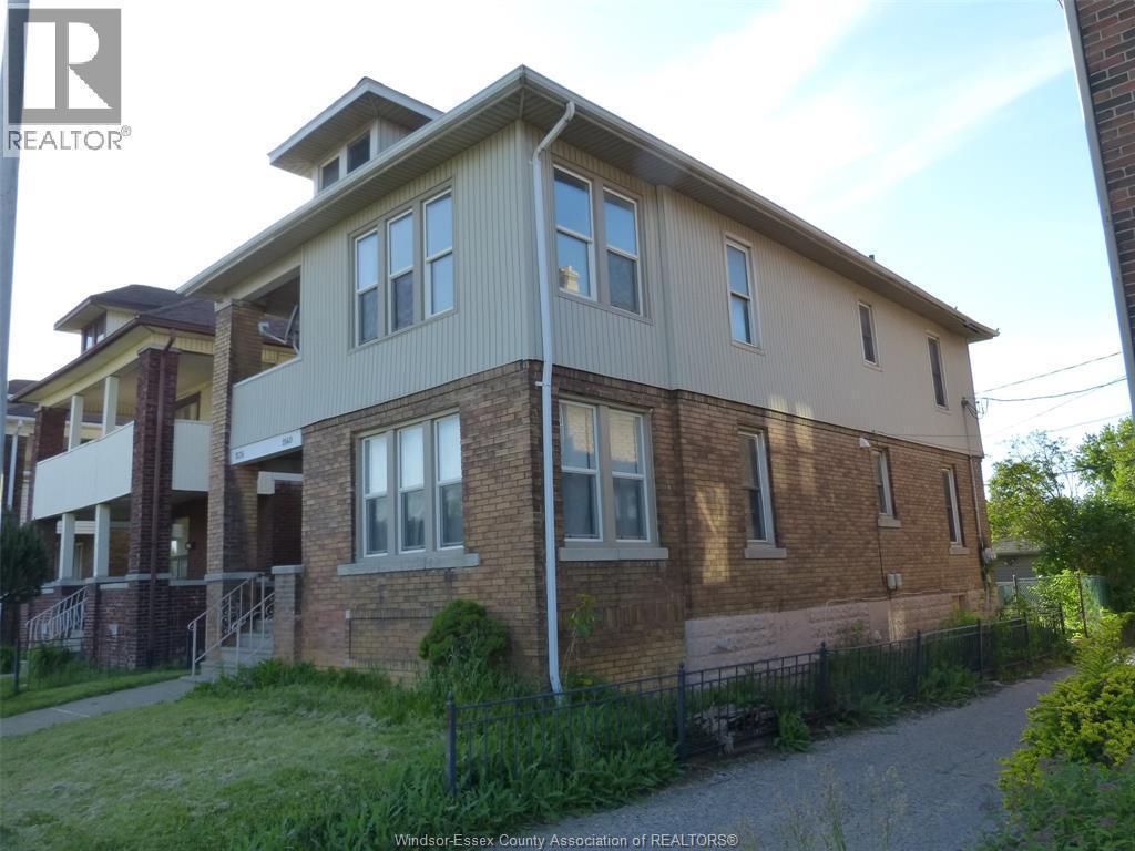 1140 Giles Boulevard, Windsor — photograph 2