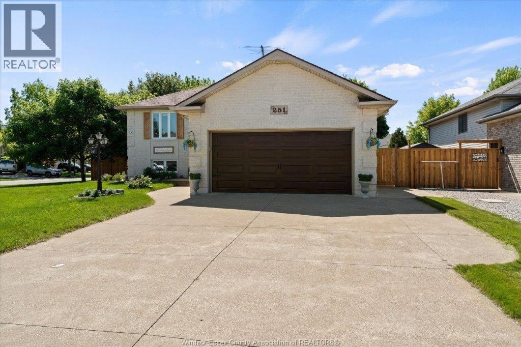 251 Willowwood, Belle River — photograph 2