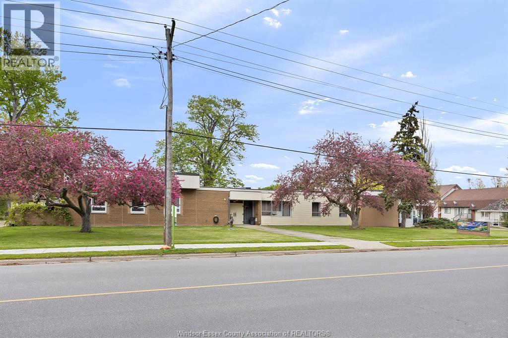 Multi-family — 6690 Tecumseh Road, Lakeshore, Ontario