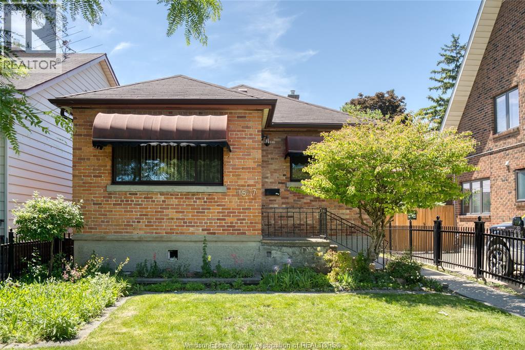 1507 Langlois, Windsor — photograph 2
