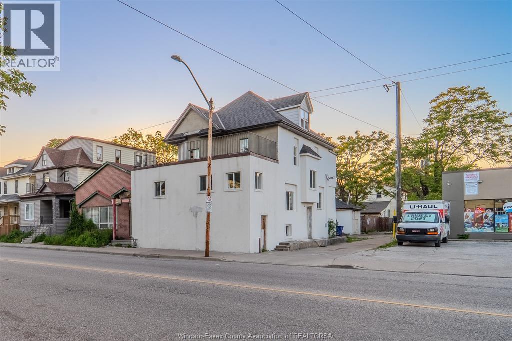 Multi-family — 430 Wyandotte Street, Windsor, Ontario