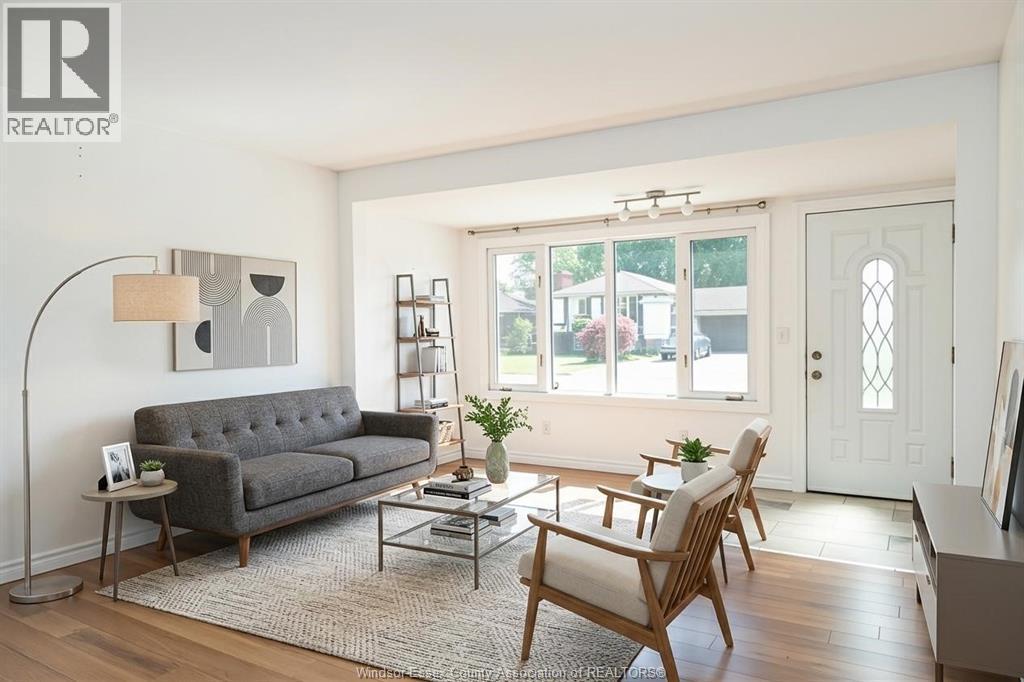 3074 Lloyd George Boulevard, Windsor — photograph 3