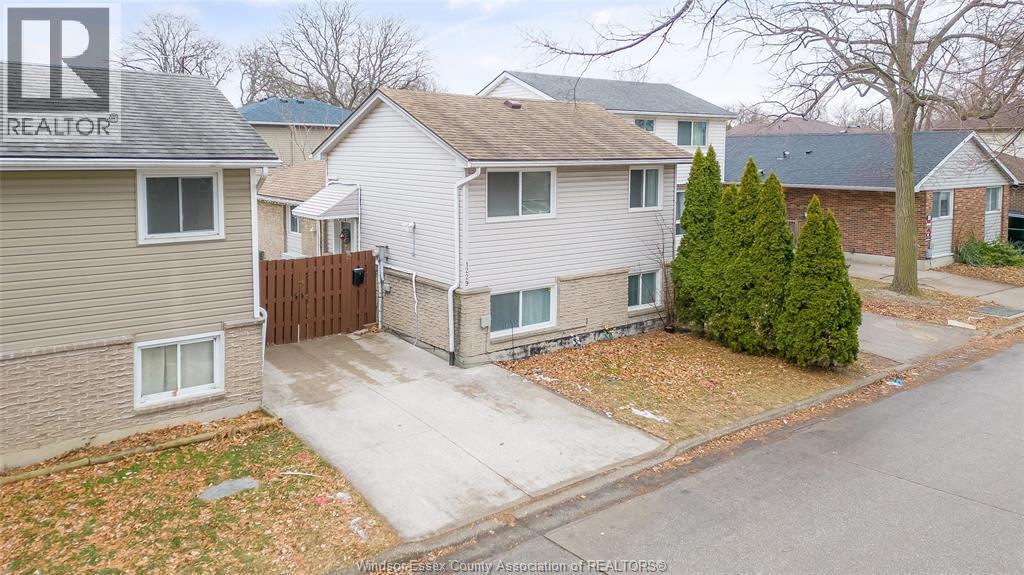 1229 Arncliffe, Windsor — photograph 2