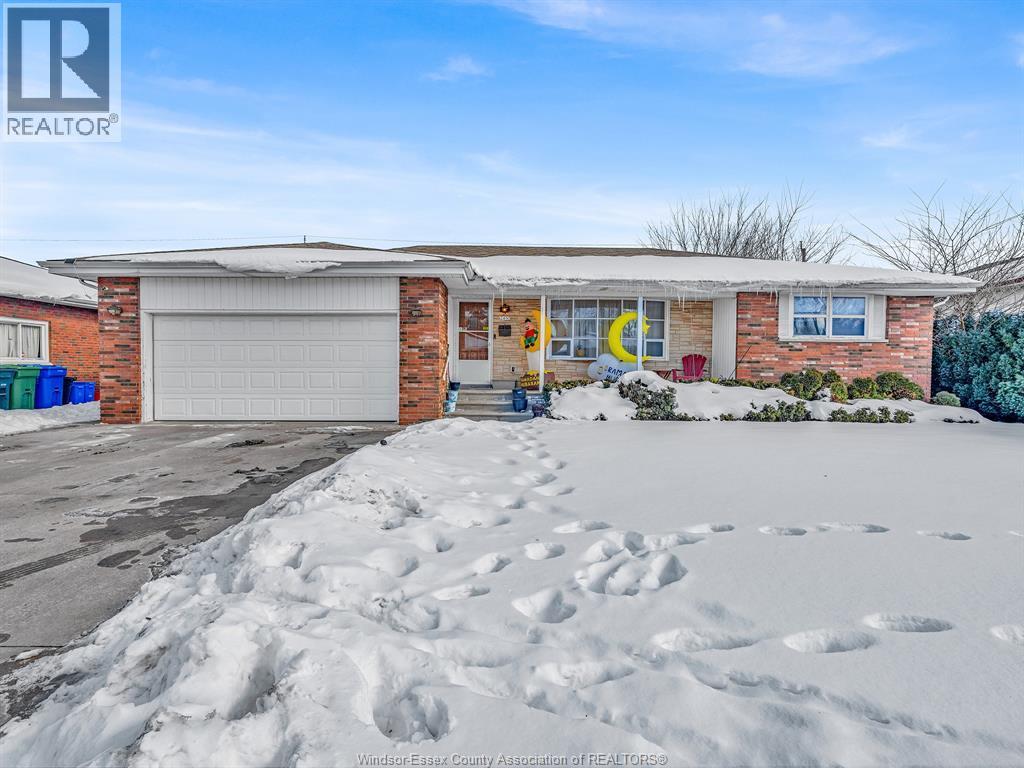 2450 McKay Avenue, Windsor — primary photograph