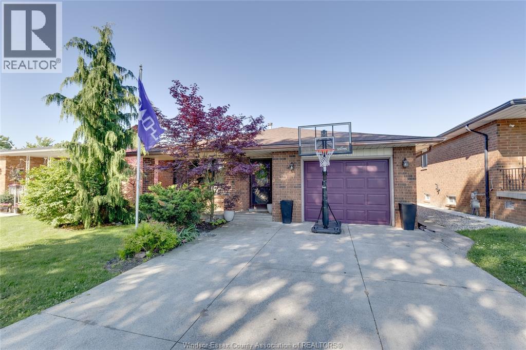 Single Family — 2841 Garvey Crescent, Windsor, Ontario