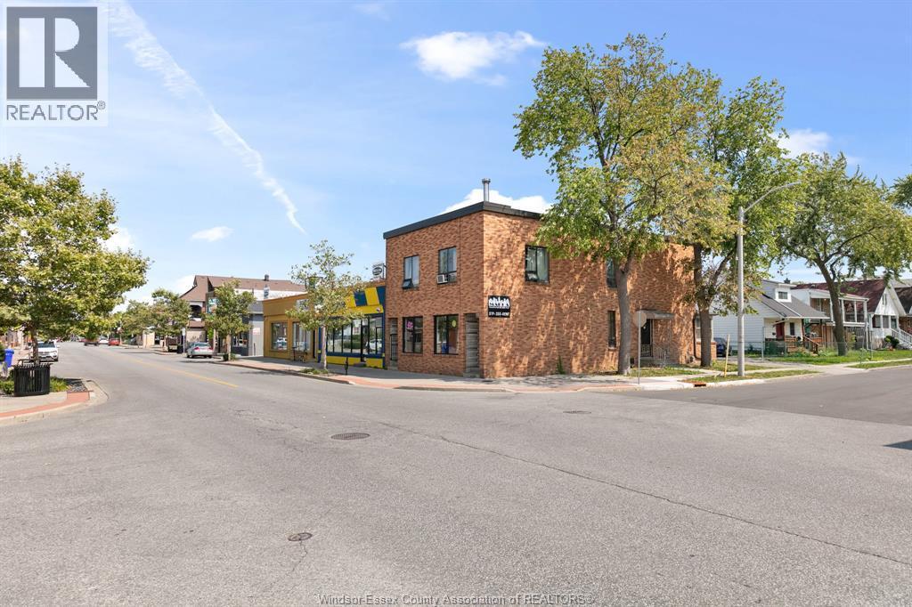 1101 Erie Street, Windsor — photograph 2