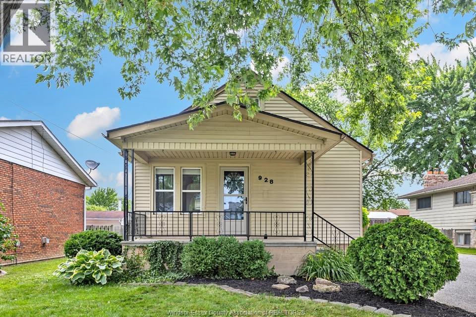 928 Lacasse Boulevard, Tecumseh — primary photograph