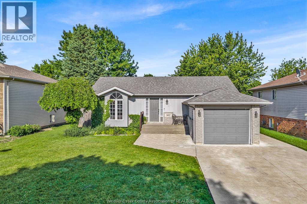 382 Thorn Ridge, Amherstburg — primary photograph
