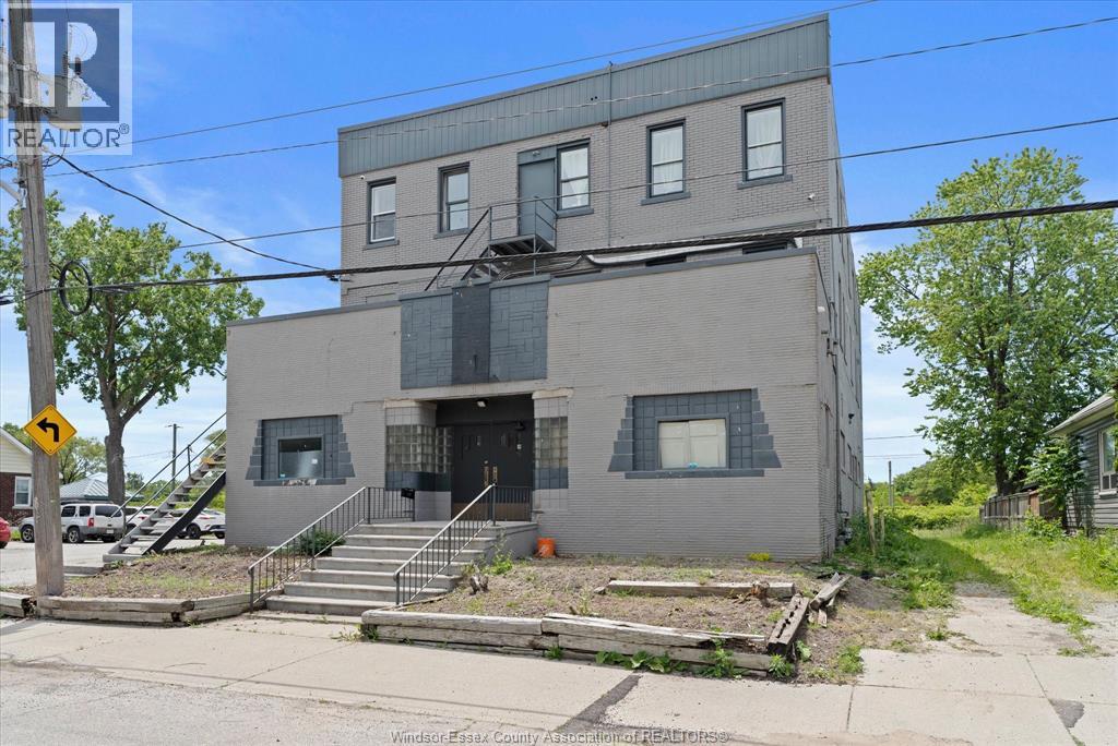 1353 Wellington Avenue, Windsor — primary photograph