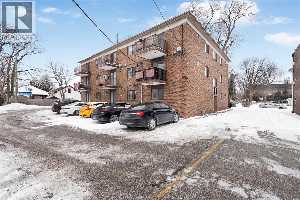 1655 Rooney Street, Windsor — photograph 2