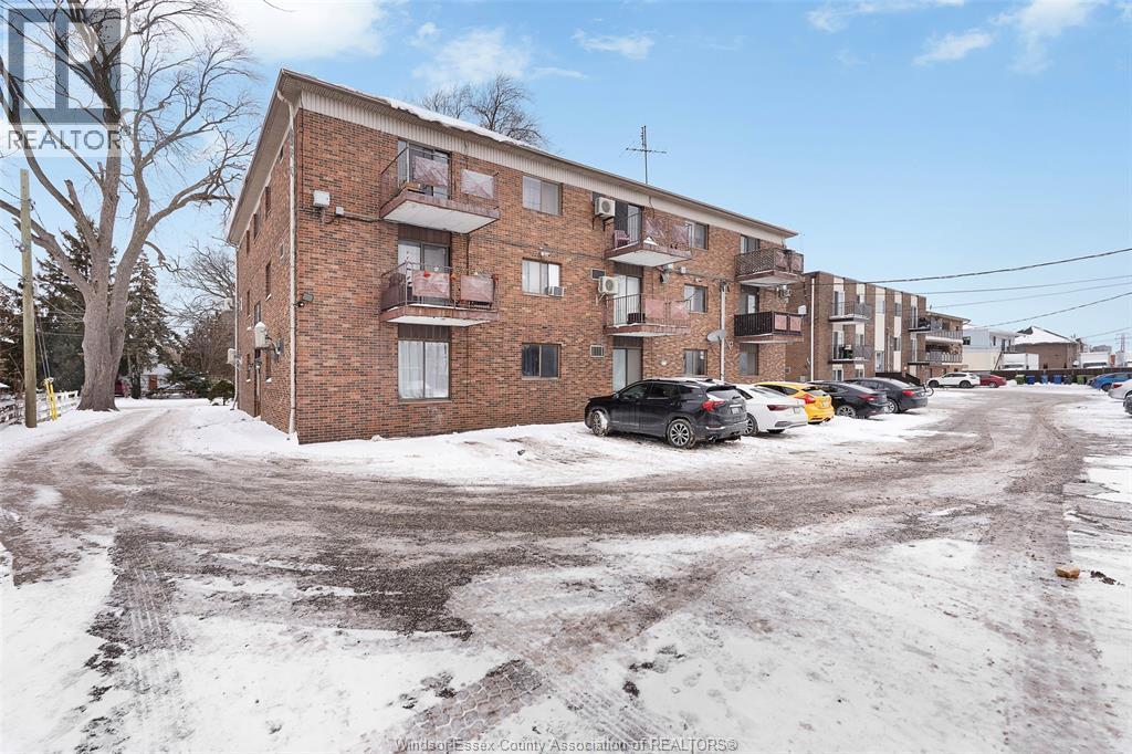 1655 Rooney Street, Windsor — photograph 3