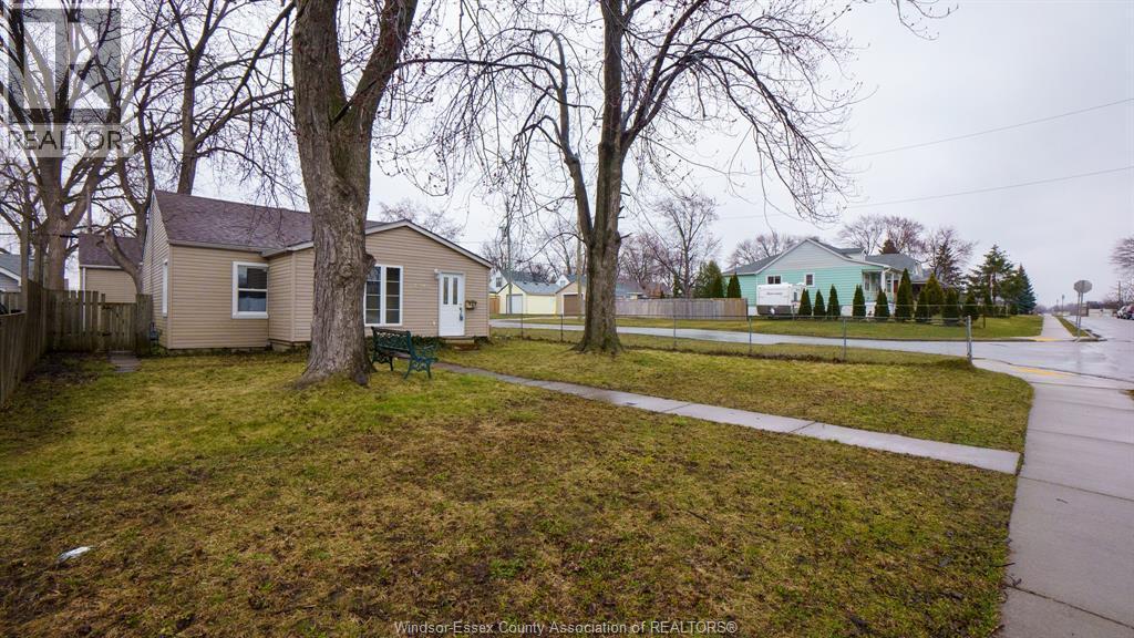 Single Family — 1296 Elm Avenue, Windsor, Ontario