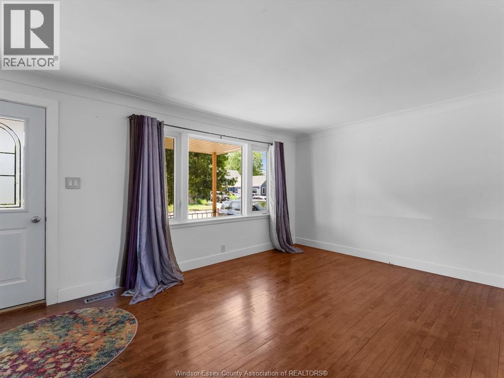 664 William Street, Tecumseh — photograph 3