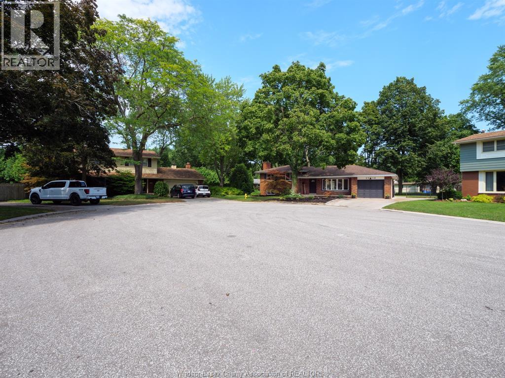 5710 Dalton Avenue, LaSalle — photograph 2