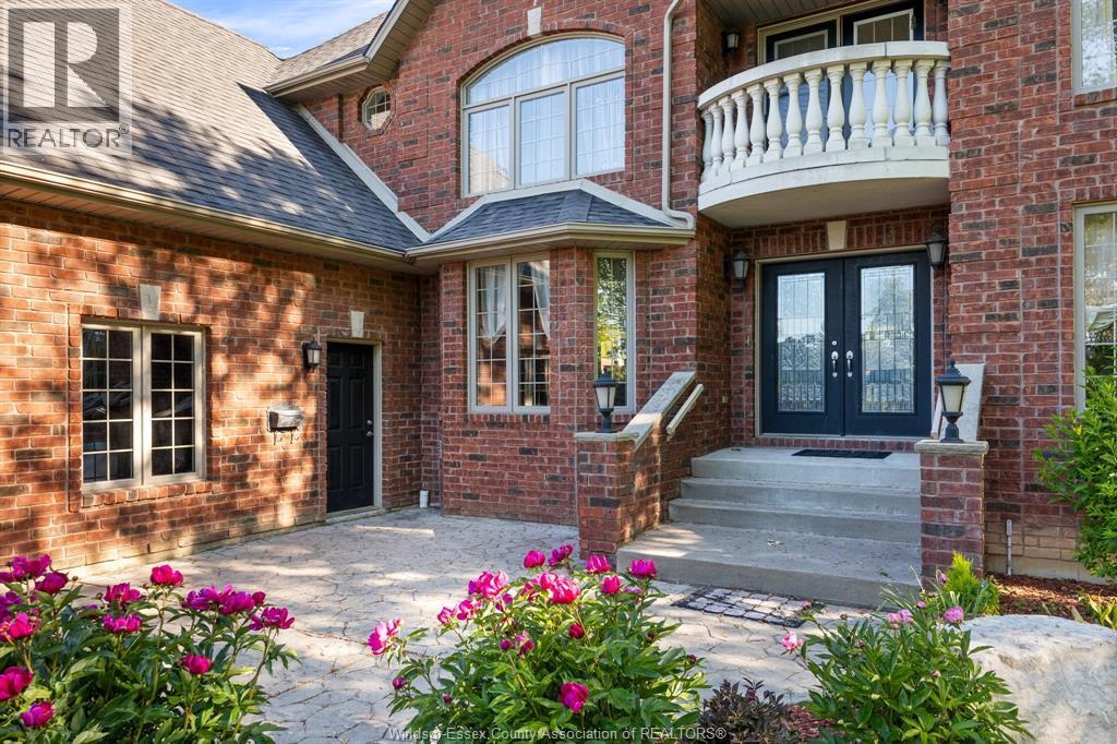 870 McRae Avenue, Kingsville — photograph 2