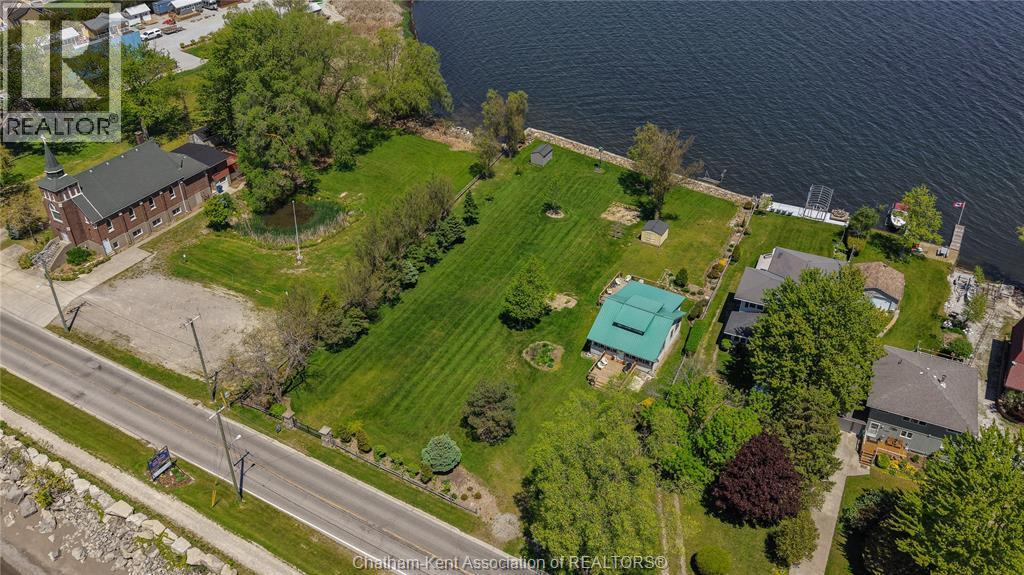 100 Ross Lane, Erieau — photograph 2