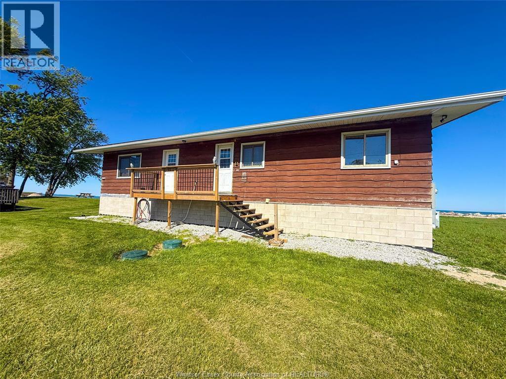 91 Marentette Beach Road, Leamington — photograph 2