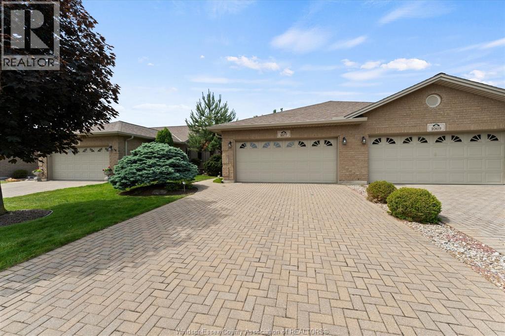 1077 Hacienda Way, Windsor — photograph 2