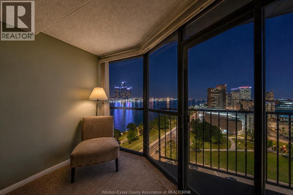 515 Riverside Drive #1303, Windsor — photograph 2