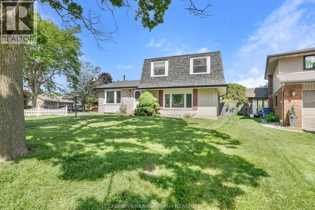 Single Family — 115 Parkwood Drive, Chatham, Ontario