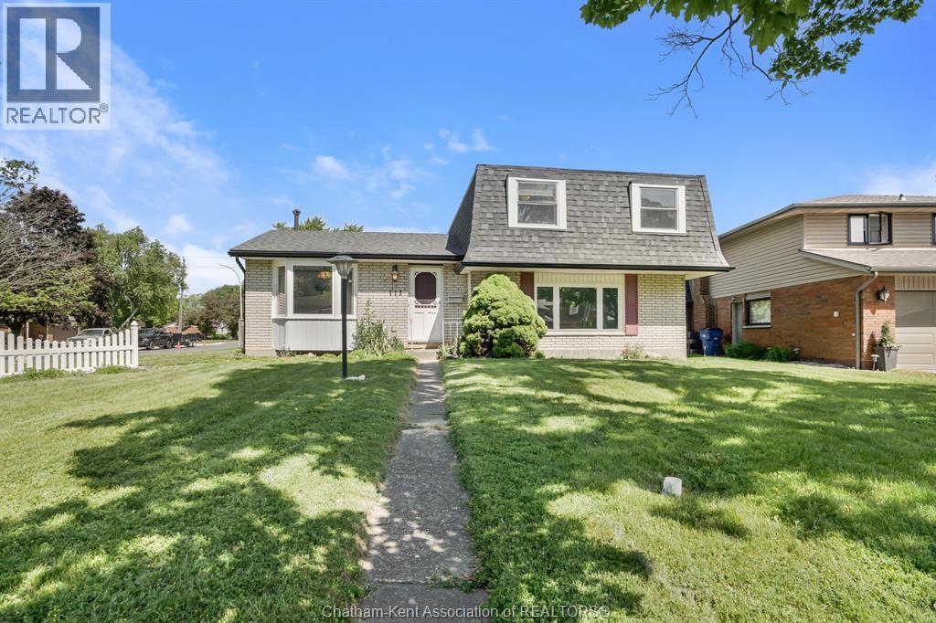 115 Parkwood Drive, Chatham — photograph 2
